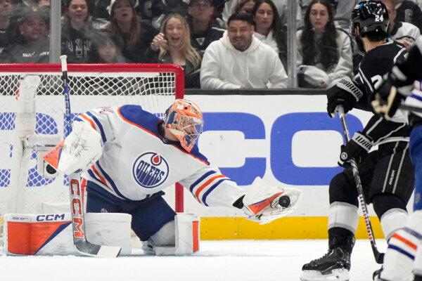 Skinner Sparkles With 33-save Shutout as Oilers Put Kings on the Brink