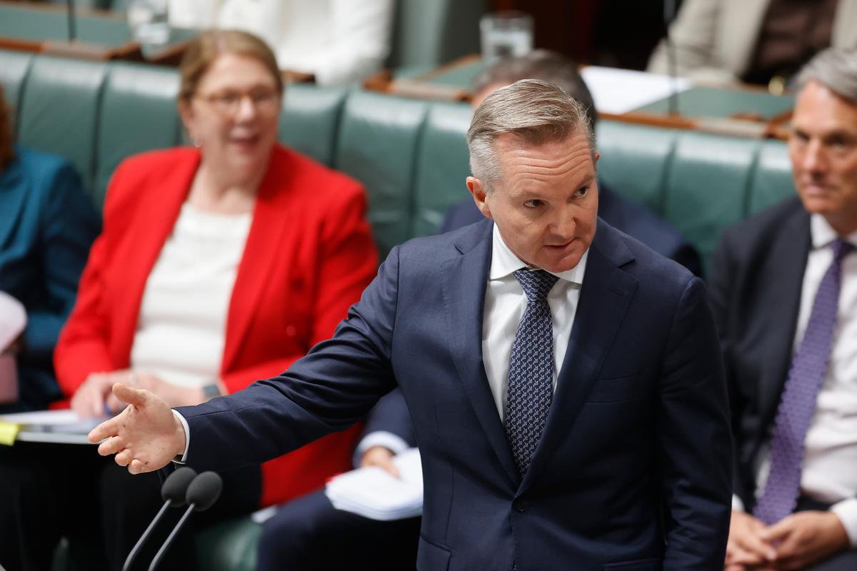 Australia Locks in Another Month’s Worth of Fuel Supply: Minister