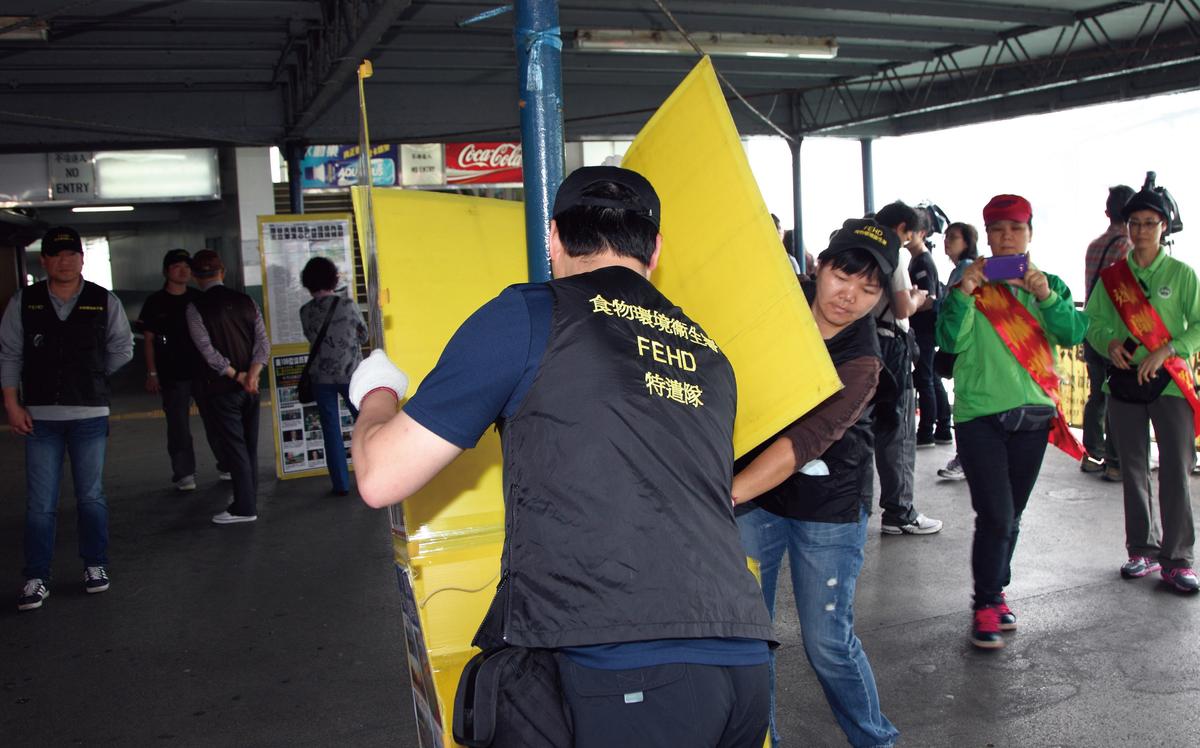 Hong Kong Government Tries to Shut Down Falun Gong Protests