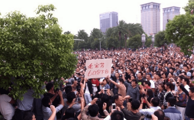 Chinese Official Begs Flood Victims For Calm, as Protesters Demand Resignation