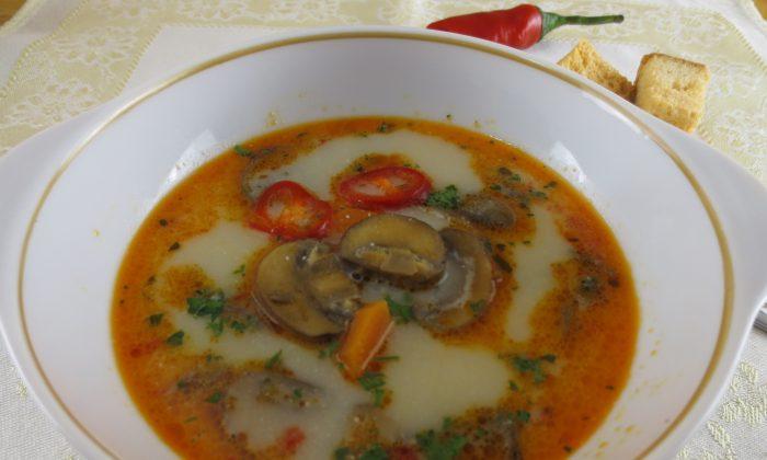 Mushroom Soup With Garlic and Cream