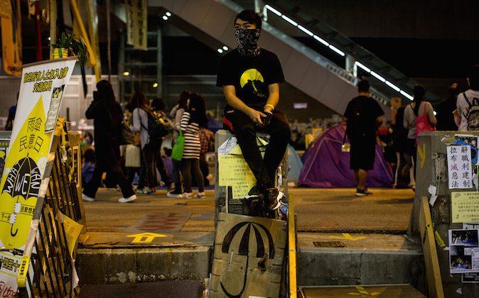 Hong Kong: Netizen Plans to Tear Down Occupy Movement Protest Stage