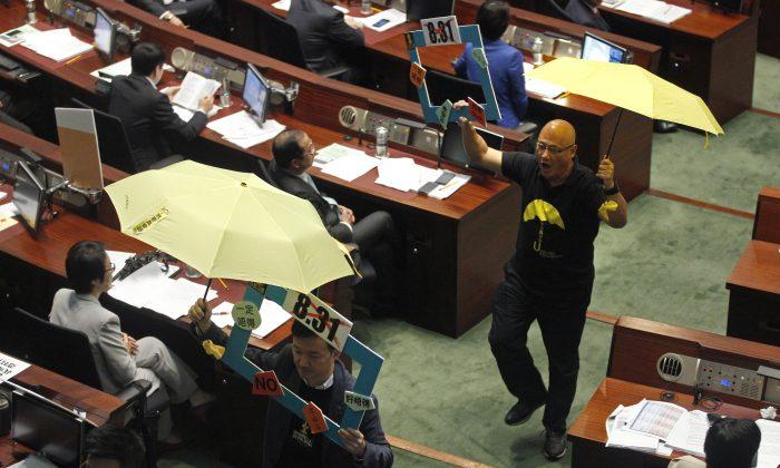 Hong Kong Pan-Democrats Refuse to Change Stance on Reform Proposal