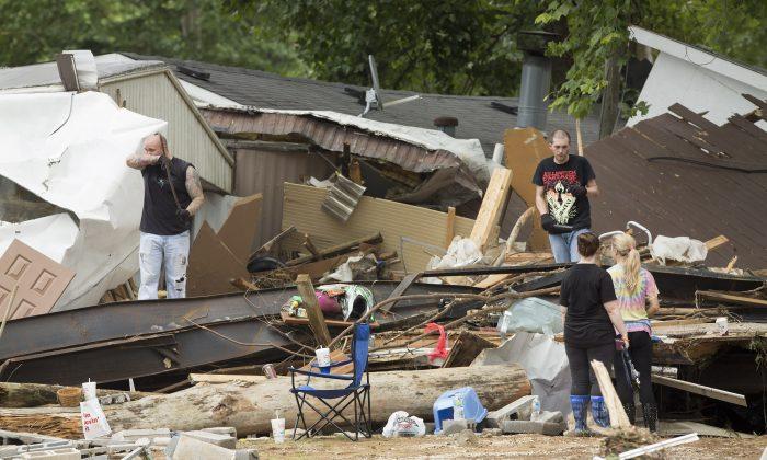 Mud, Rain, Debris, Hamper Search for Kentucky Flood Victims