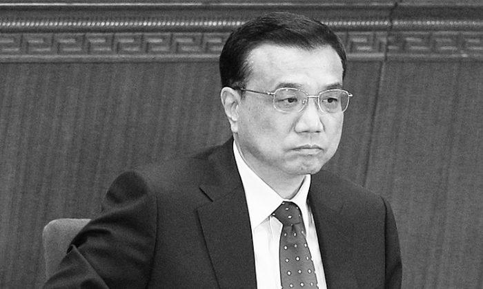 Chinese Premier Encounters Angry Protester During Tour of Henan Province