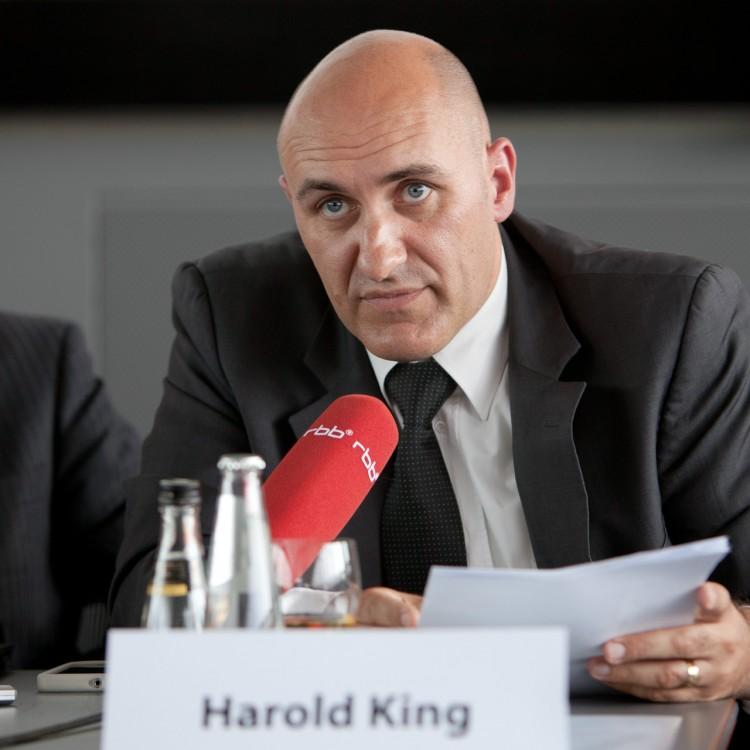 Harold King, a French physician and member of DAFOH, speaks at a conference in Berlin, in this file photo. (Jason Wang/The Epoch Times)