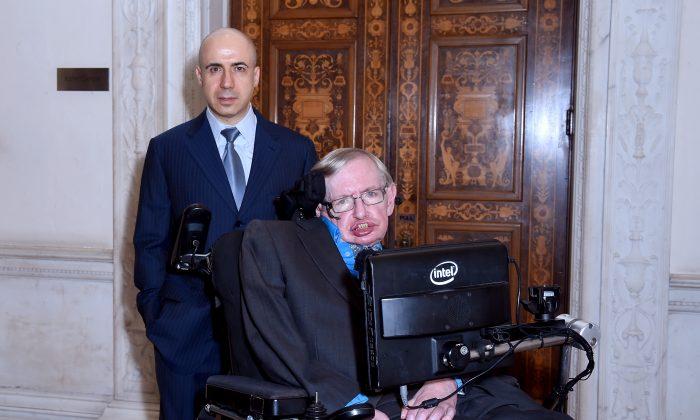 Stephen Hawking Teams Up With Russian Billionaire in $100 Million Project to Find Aliens
