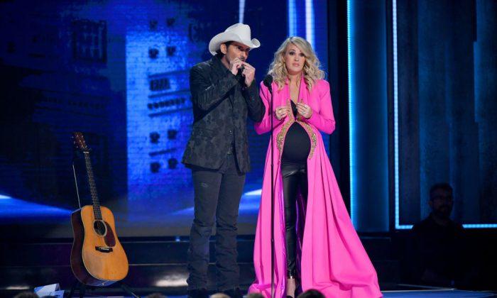 Carrie Underwood Reveals the Gender of Her Baby at the Country Music Awards