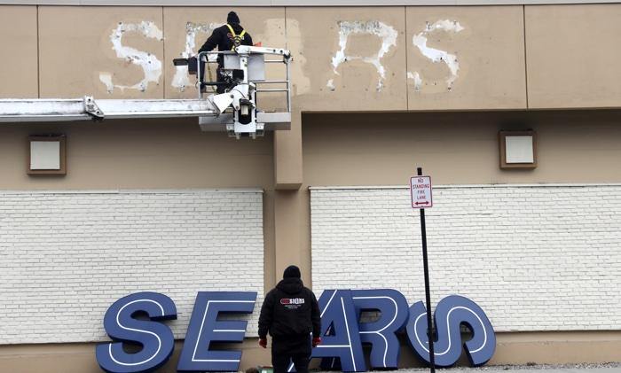 Outside of a Sears department store one day after it closed as part of multiple store closures by Sears Holdings Corp in the United States in Nanuet, N.Y. on Jan. 7, 2019. (Mike Segar/Reuters)