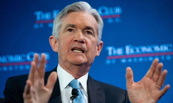 Fed’s Powell Says Shutdown Hasn’t Hurt Economy, Warns Long Layoff Could Do Damage