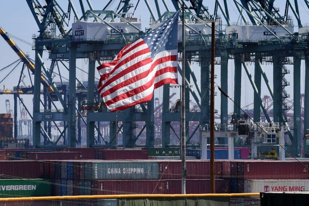 US Deficit Grows to $291 Billion in July Despite Record Tariff Revenues