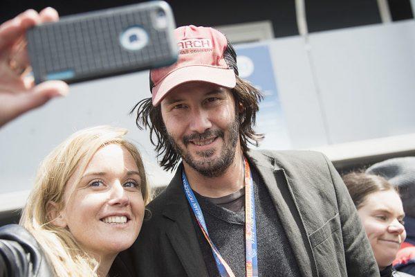 ©Getty Images | <a href="https://www.gettyimages.com/detail/news-photo/keanu-reeves-of-canada-poses-with-fan-in-paddock-during-news-photo/616214956">Mirco Lazzari gp </a>
