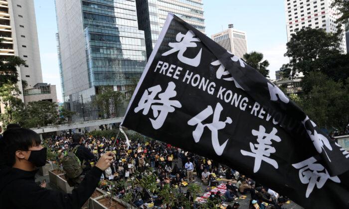 Hong Kong Office Workers Begin Week of Lunchtime Protests