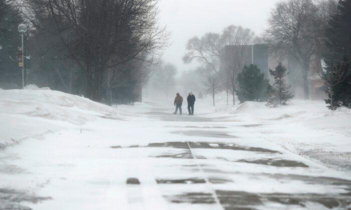Arctic Blast Sends Temperatures Plummeting in Midwest, Blizzard Warnings Issued