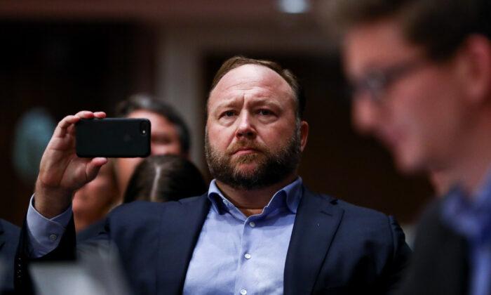 Wall Street Journal Retracts Claim That Alex Jones Encouraged Capitol Storming