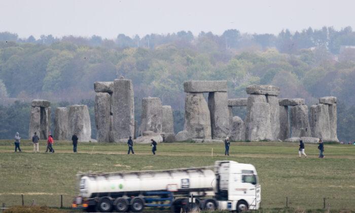Stonehenge Tunnel Approved By Minister, Against Advice of Planning Officials