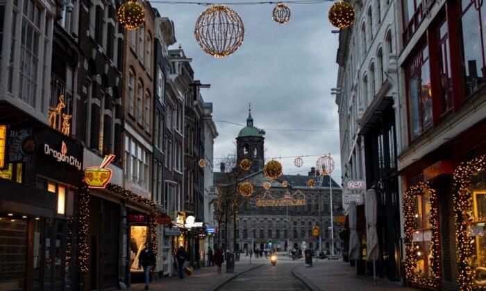 Dutch Propose Curfew to Rein in Virus; Will Ban More Flights
