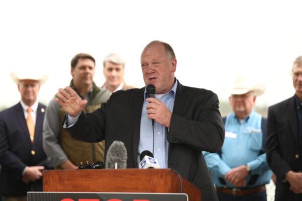 Tom Homan, former acting ICE director, at a press conference in Anzalduas Park in Mission, Texas, on March 30. 2021. (Charlotte Cuthbertson/The Epoch Times)