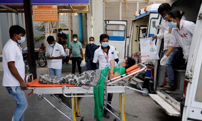 Oxygen Leak Kills at Least 24 COVID-19 Patients on Ventilators in Indian Hospital
