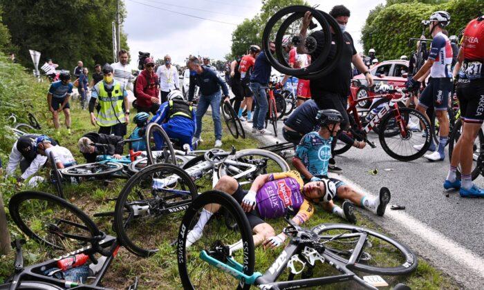Spectator Who Caused Tour de France Crash Still at Large