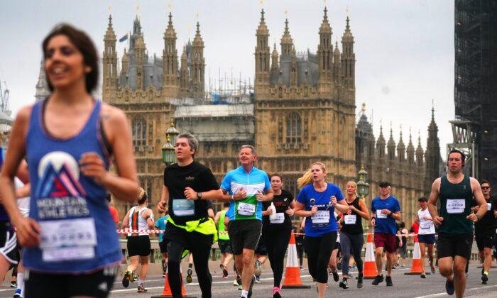 Thousands Run Through London in First Mass 10K Since Lockdown Was Lifted