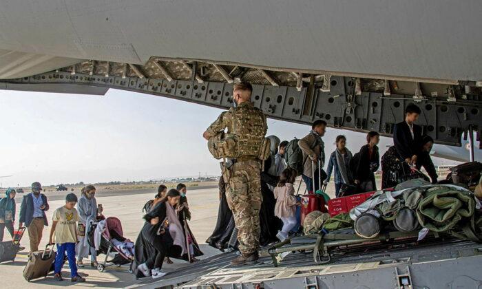 British Officer: Taliban Not Halting Evacuations