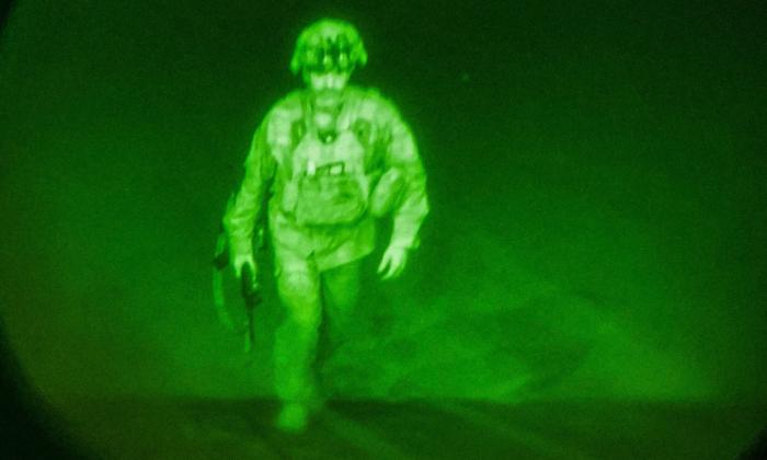 Pentagon Posts Photo of Last Soldier Leaving Afghanistan