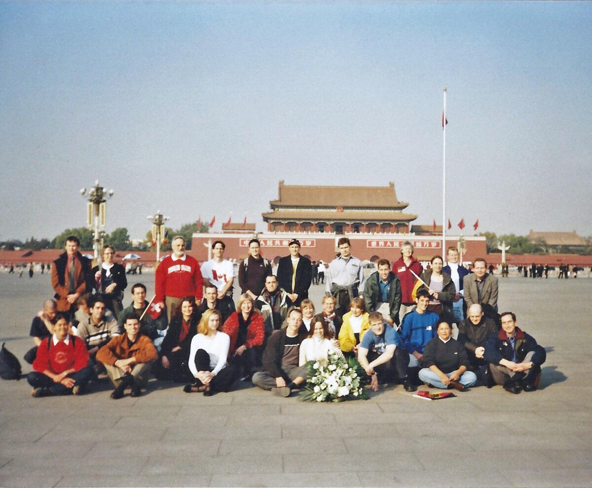Falun Gong practitioners from 12 countries pose for a group photo before making the appeal at Tiananmen Square in Beijing on Nov. 20, 2001. (Courtesy of Adam Leining)