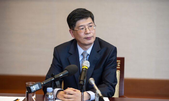 Chinese Ambassador, Victoria Mayor Discuss Deepening of Sister-City Partnerships