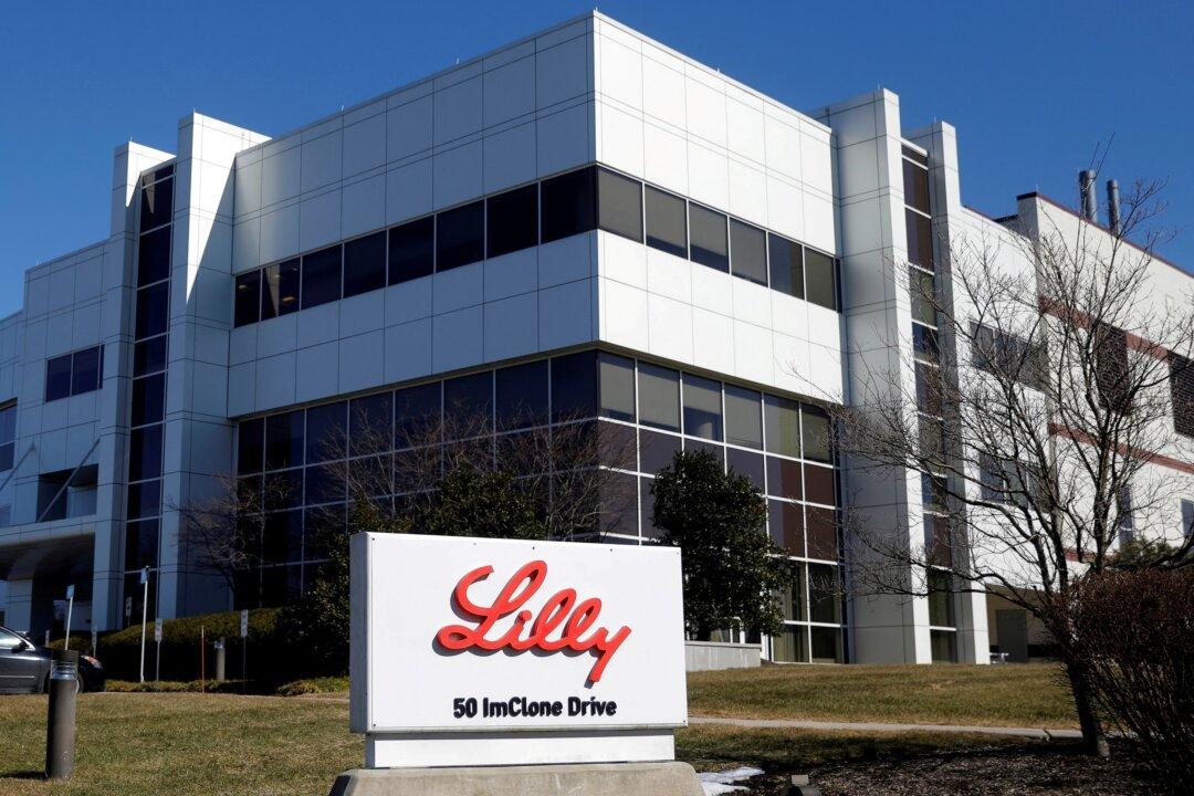 Trump’s Pharma Tariffs Boost US Drug Stocks as Europe’s and Asia’s Drop
