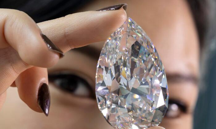 Egg-Sized Diamond Fetches Over $21 Million With Fees at Geneva Sale