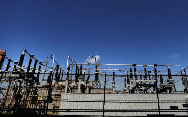 A Con Edison power plant stands in a Brooklyn neighborhood across from Manhattan in New York City in a file photo. (Spencer Platt/Getty Images)