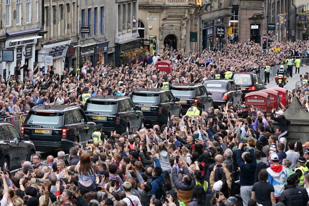 UK Police Confirm People ‘Have Right to Protest’ Against Monarchy After Arrests
