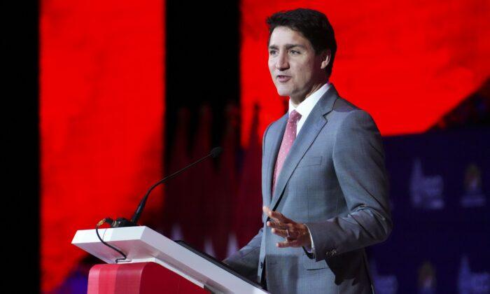 Trudeau Reiterates Intention to Regulate Online Hate During Speech at B20 Summit in Bali