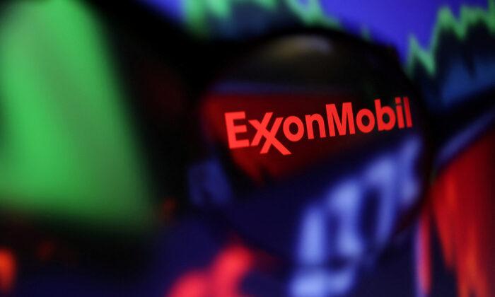 Exxon, Chevron to Spend Billions More on Oil Projects Next Year