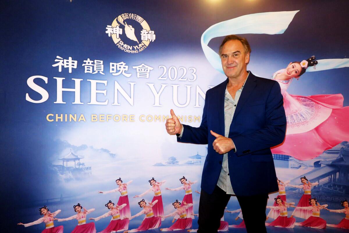 Drew Brower at the Shen Yun Performing Arts performance at War Memorial Opera House on Jan. 8 (Sunny Chen/The Epoch Times)