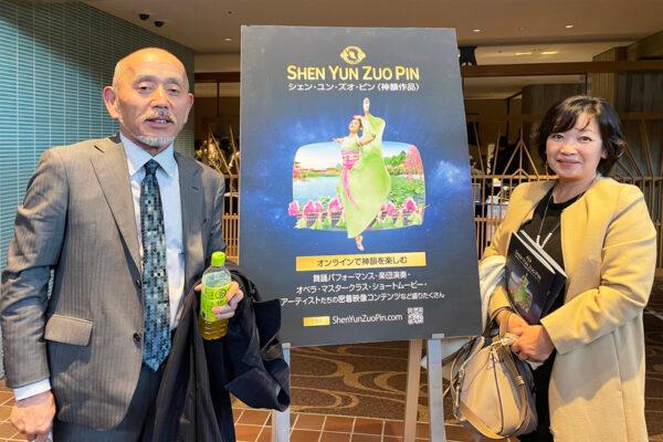 Mr. Tanaka Tomio, an architect who owns a company that builds traditional-style buildings, attends Shen Yun Performing Arts at the ROHM Theatre Kyoto with his wife in Kyoto, Japan, on Jan. 11, 2023. (Ren Zihui/The Epoch Times)