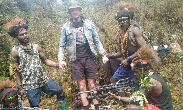Papua Rebels Release Videos Showing Kidnapped New Zealand Pilot Alive