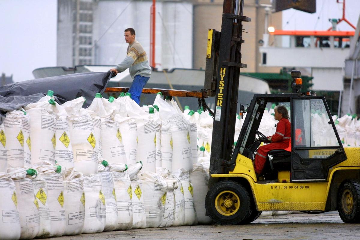 Union Pacific Says Leak in Railcar Caused Disappearance of 30 Tons of Ammonium Nitrate
