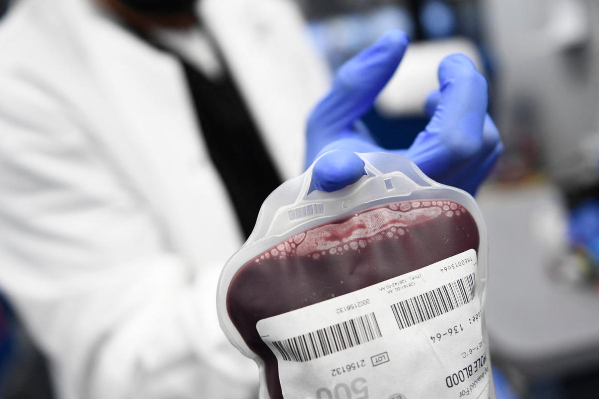 Donated blood is shown in Los Angeles, Calif., on Jan. 13, 2022. (Patrick T. Fallon/AFP via Getty Images)