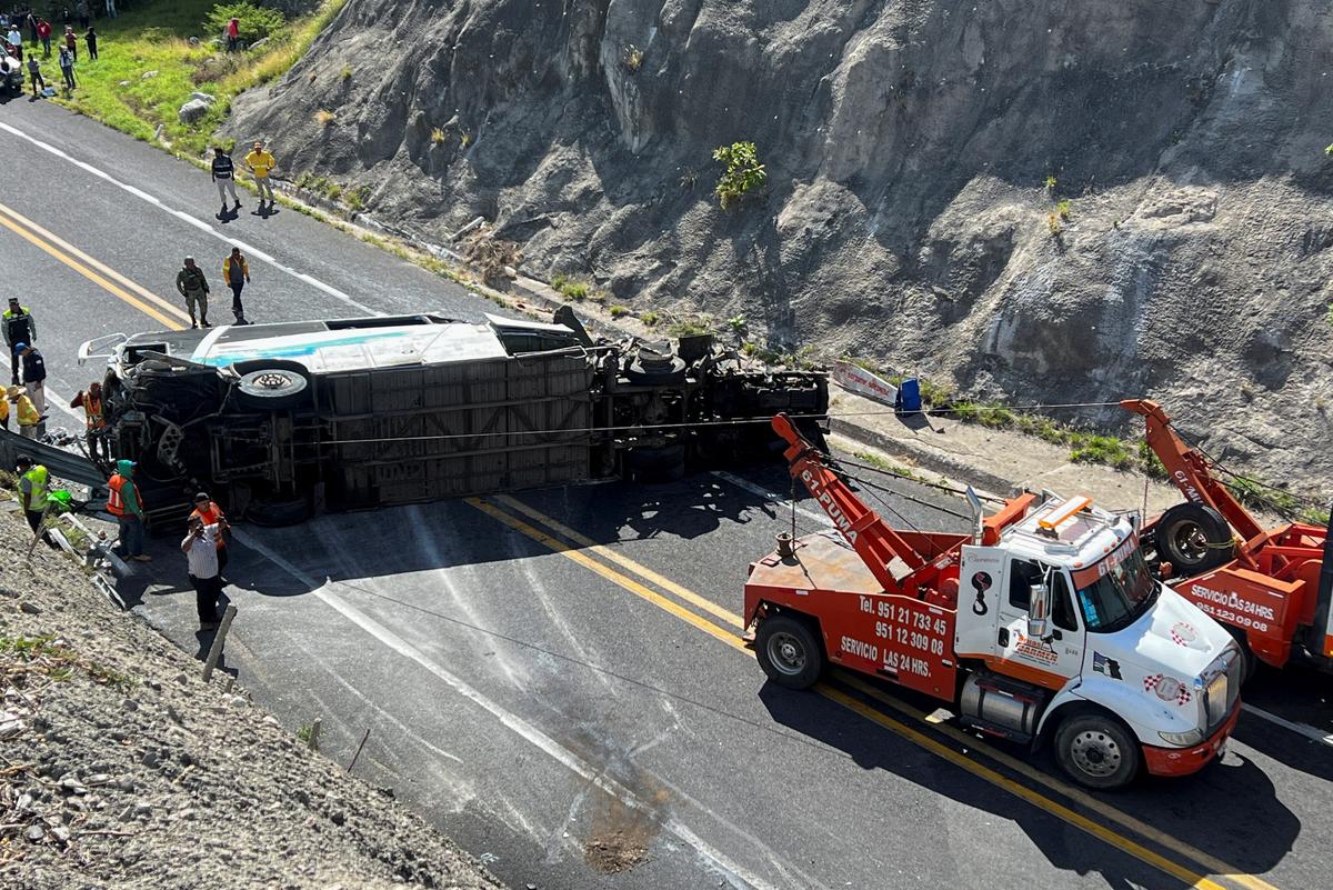 Bus Carrying Mexicans and Venezuelan Migrants Crashes, Killing 15 People and Injuring 36