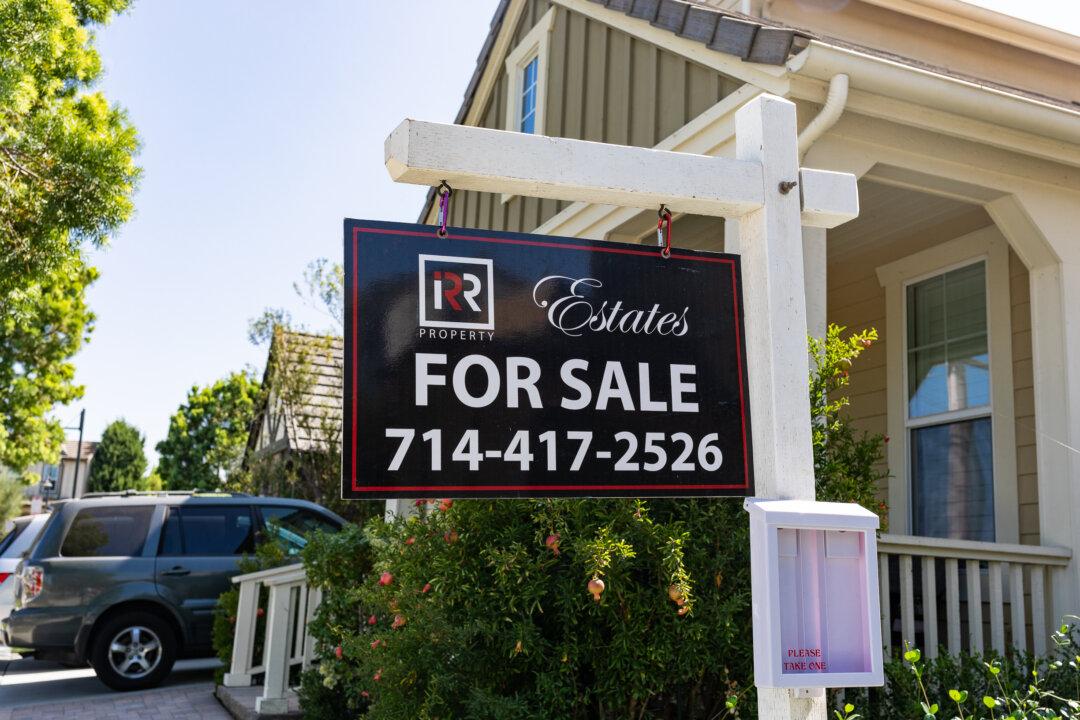 US Mortgage Rates Decline to Lowest Level Since April