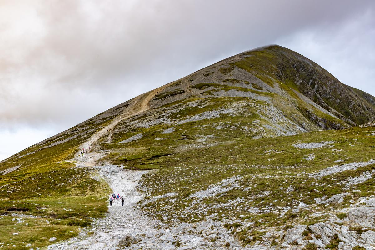 A trail leads up Croagh Patrick. (lisandrotrarbach/Getty Images)