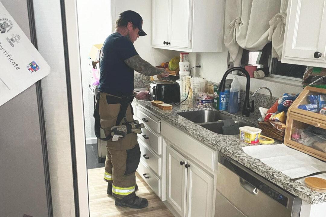 Firefighter Stays and Makes Breakfast With 3 Kids After Their Mom Is Taken to the Hospital: ‘It Was the Right Thing to Do’