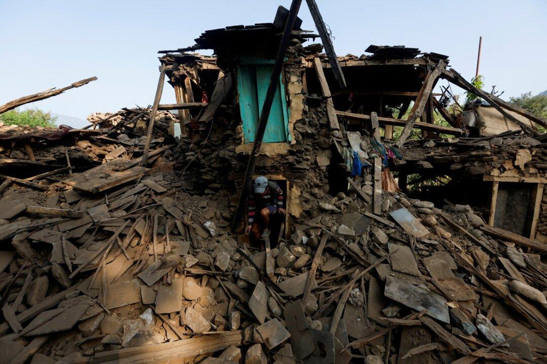 Temblors Rattle Nepal Days After Deadly Earthquake; 3 Hurt