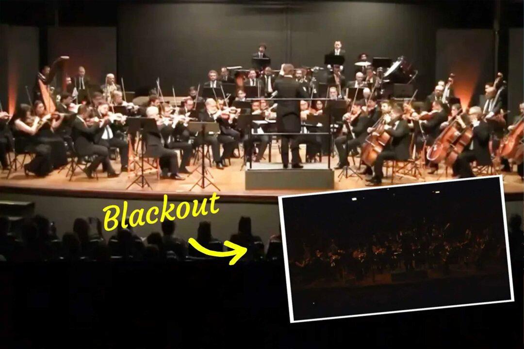 Orchestra Continues Flawless Performance in the Dark During Power Outage, Wowing Audience