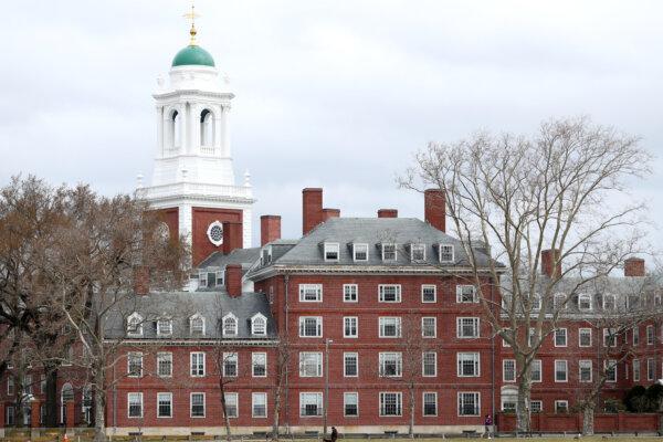 Harvard Application Number Dips as Other Elite Schools Break Records