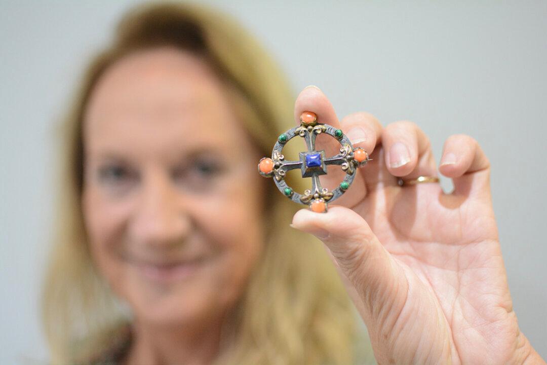 Woman Buys a $25 Brooch, but It Turns out to Be a Rare Victorian Treasure That Could Be Worth $19,000