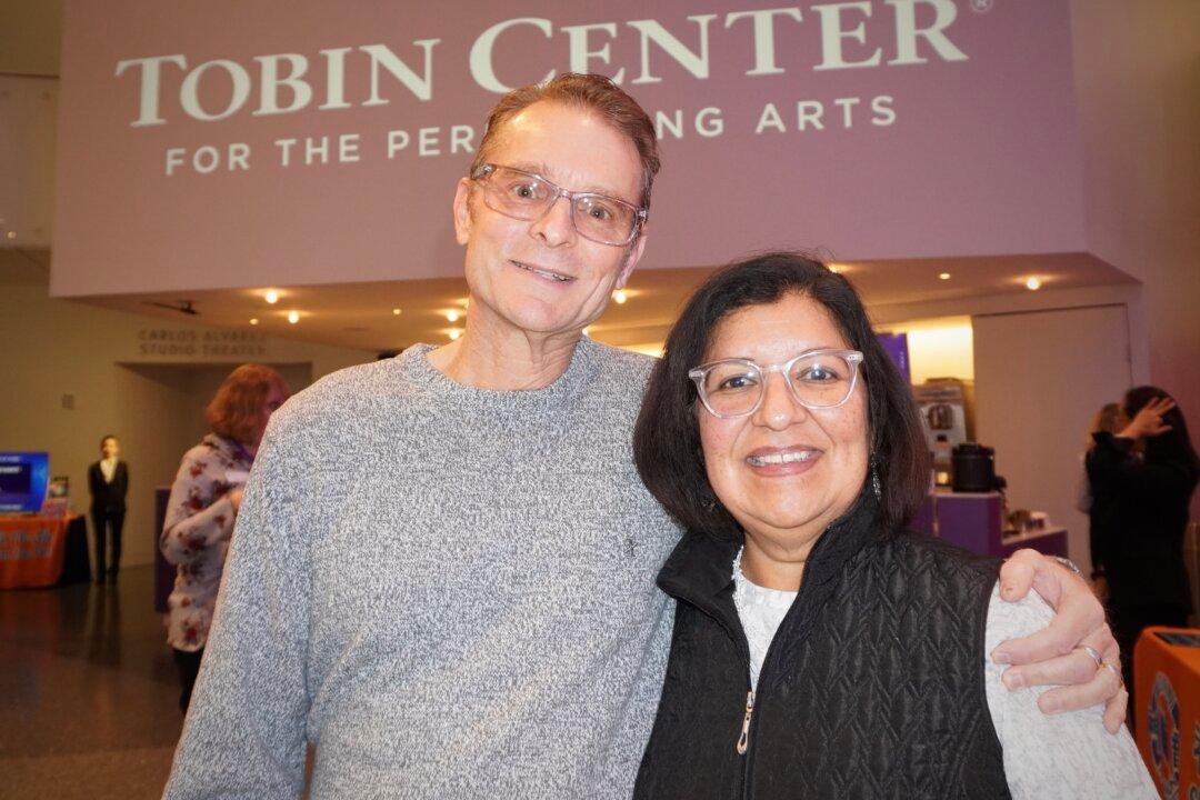 San Antonio Audience Finds Shen Yun Dance Stories Inspiring and Beautiful