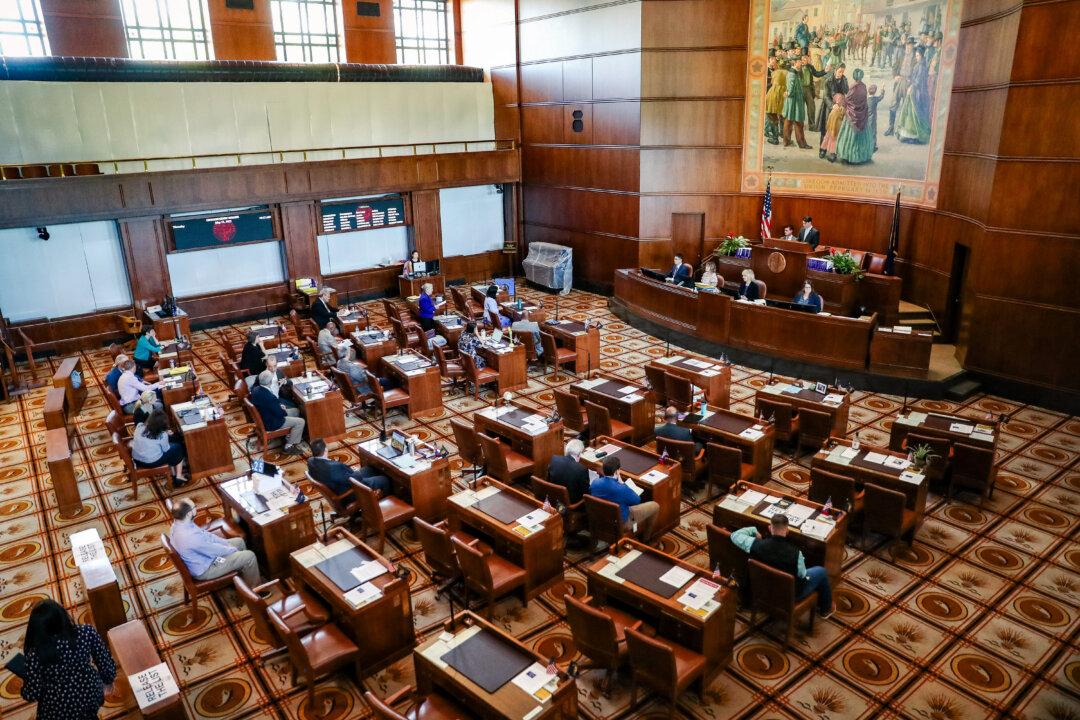 Oregon Supreme Court Blocks 10 Republicans From Running for Reelection